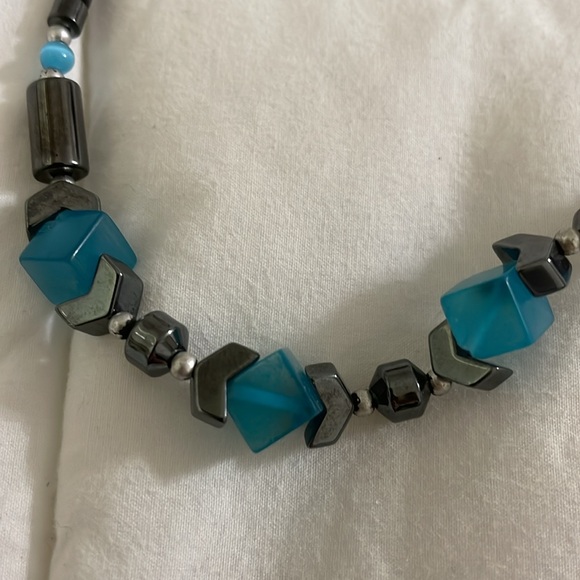 Black and turquoise necklace gems - Picture 5 of 5